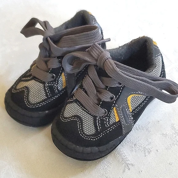Children's Place Black Grey Lace Up Sneakers Tennis Shoes Baby Size 4 - Picture 1 of 10